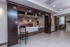 Lobby-with-employee118